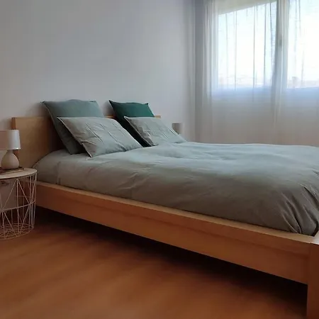 Near Airport & Citycenter Free Parking *