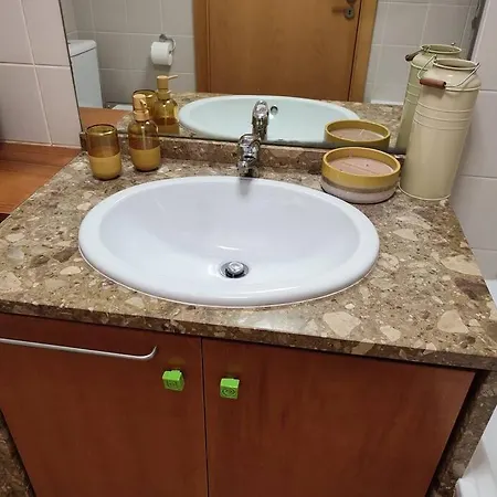 Near Airport & Citycenter Free Parking Apartment *